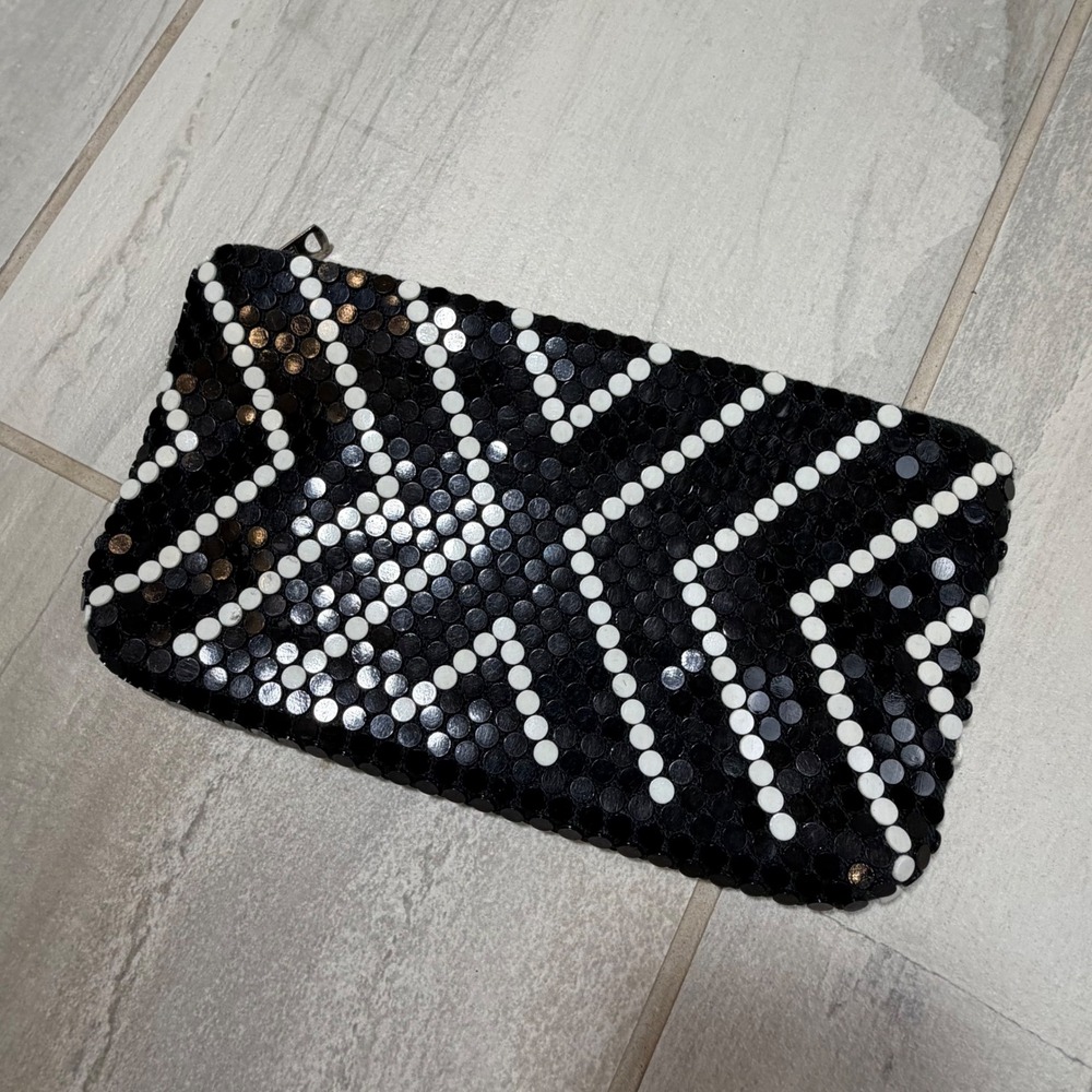 Vintage Regale LTD Black White Metal Mesh Chevron‎ Geometric Zipper Clutch Bag